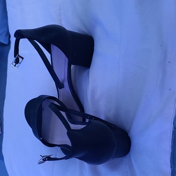 Shoes - Picture 3 of 4